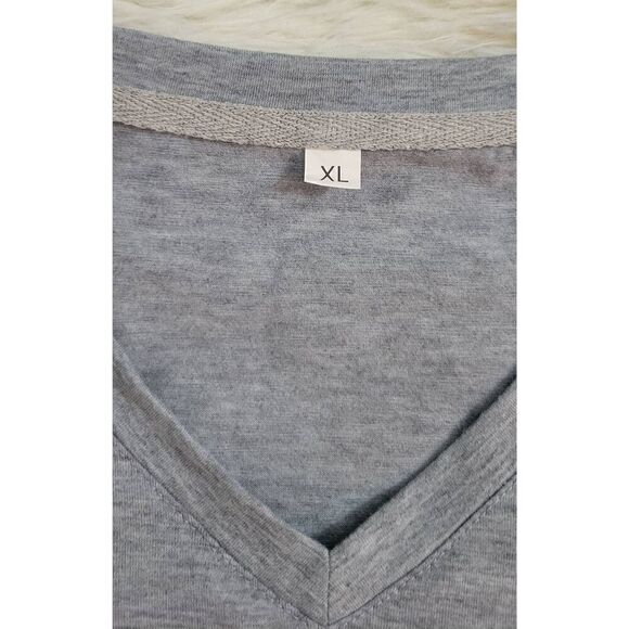 Valentine Vibes Horror Vneck Tee Size XL Ghost Face, Michael Myers, Jason - Picture 5 of 6